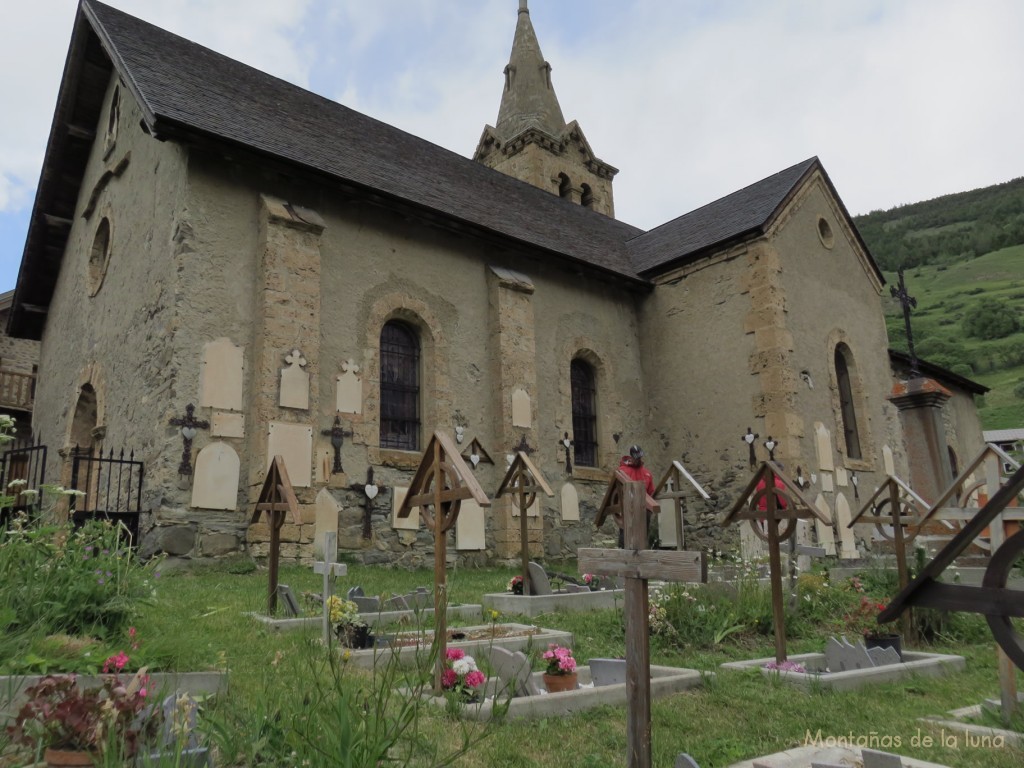Iglesia y cementerio de Le Chazelet